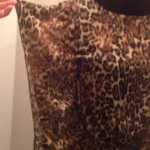 Animal print top with butterfly sleeve - Picture 3 of 6